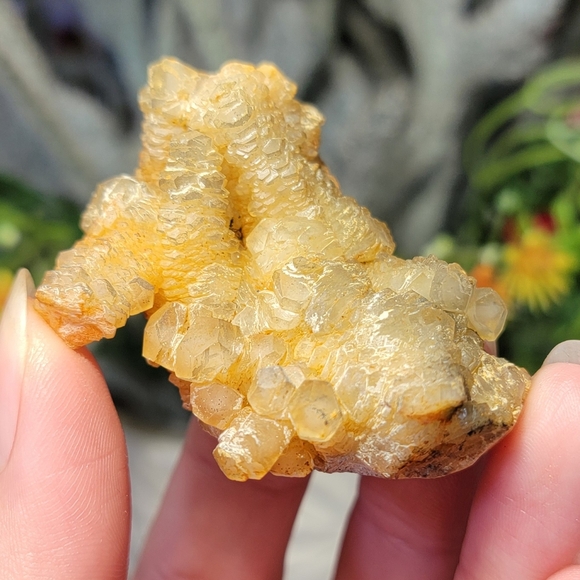 NEW 1.9" x 1.5" TOWER SHAPED CALCITE - Picture 1 of 2
